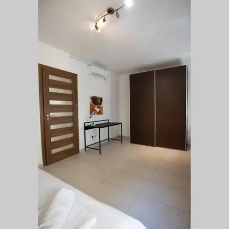 Strand 6 * Sliema